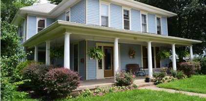 402 W Madison St, La Grange
