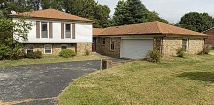 431 Oak Crest Dr, Shelbyville