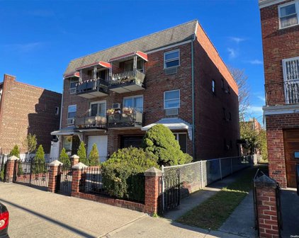 25-83 49, Astoria