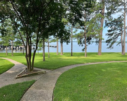 15661 Lakeway Drive Unit 25, Willis