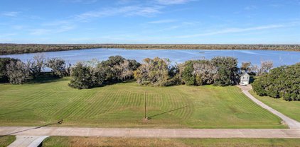 208 Pony Trail, Angleton