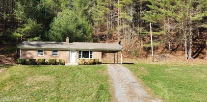 10439 Elk Creek Parkway, Elk Creek