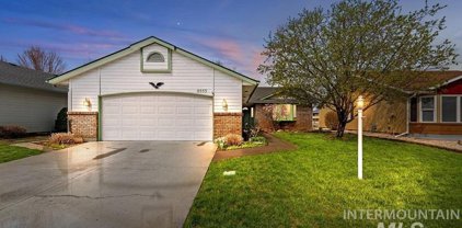 8553 N Willowdale Dr., Garden City