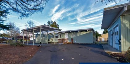 2120 42nd Av