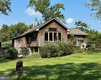 7601 Beulah St, Alexandria