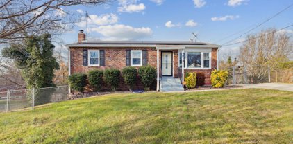 9015 Susan Ln, Clinton