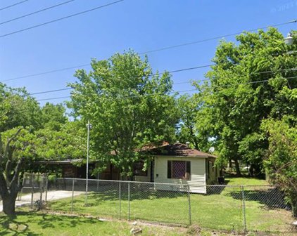 2423 Ellis School Road, Baytown