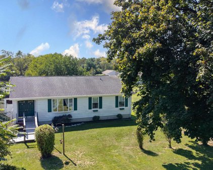 574 Railroad Dr, Martinsburg