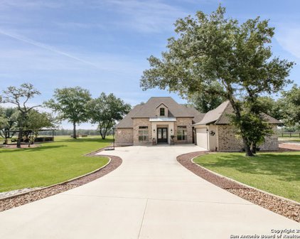 140 E Ashton Blvd, Floresville