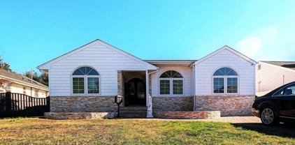 39 Laurel Court, Plainview