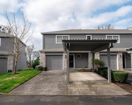 2265 Crestview Dr
