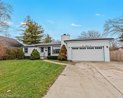 921 W 14 Mile, Clawson