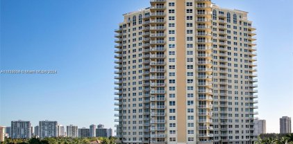 19501 W Country Club Dr Unit #912, Aventura