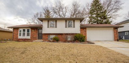 613 Edgebrook Drive, Shorewood