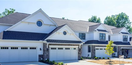 73 Winchester Drive, Fairlawn