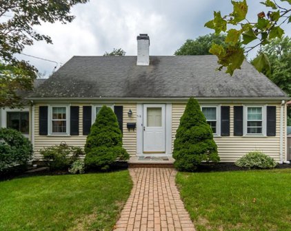 518 Great Plain Avenue, Needham