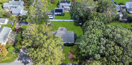 105 Elliot Avenue, Lake Grove