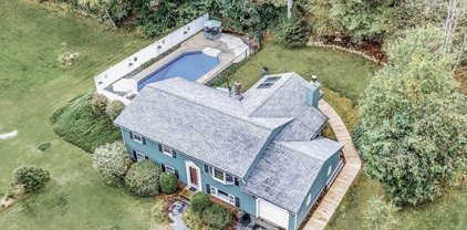 6 Priscilla Road, Hopkinton