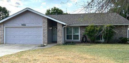 7401 Oak Marsh St, Live Oak