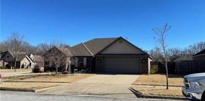 1142 S Blue Willow Avenue, Fayetteville
