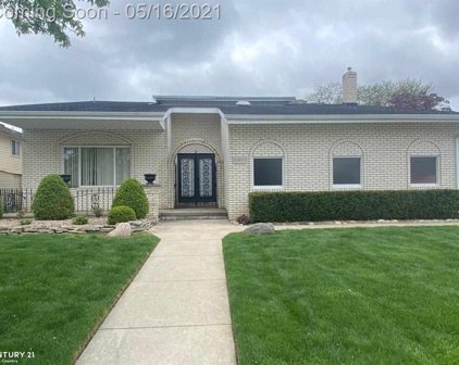 35853 Rainbow, Sterling Heights