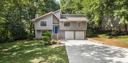 9905 Lake Forest Way, Roswell