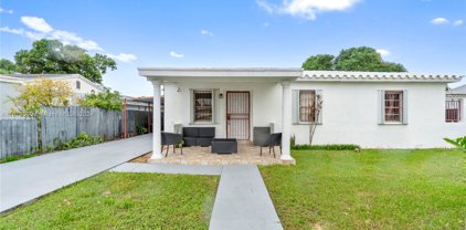 551 E 37th St, Hialeah