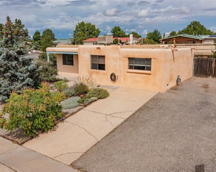 867 Camino Consuelo, Santa Fe