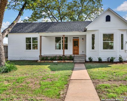 703 E Highway St, Fredericksburg