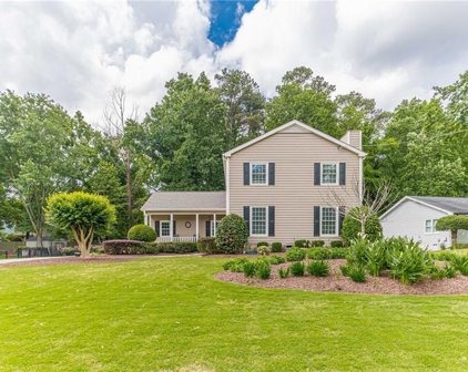 5365 N Fork Drive, Lilburn