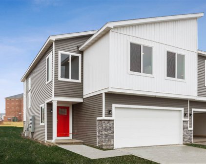 9787 Crowning  Drive, West Des Moines