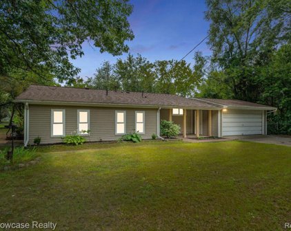 800 ROUND LAKE, White Lake Twp