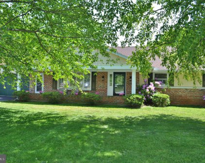 381 Valley Rd, York