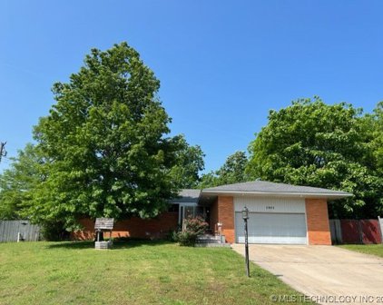 1401 E 4th, Ada