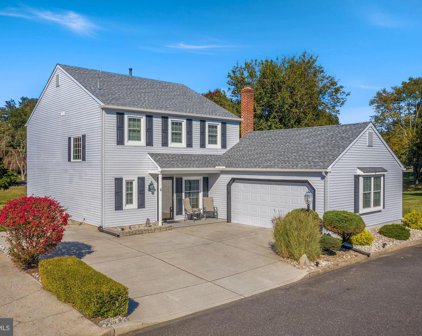 4 Woodmont Ct, Medford