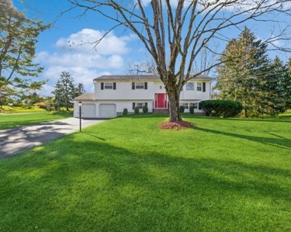 11 Beechwood Rd, Branchburg Twp.