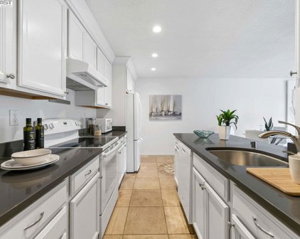 960 Shorepoint Ct Unit #214, Alameda