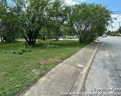 1402 W Hutchins Pl, San Antonio