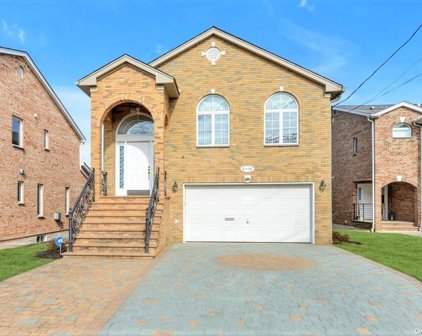 319 Cresthaven Lane, Whitestone