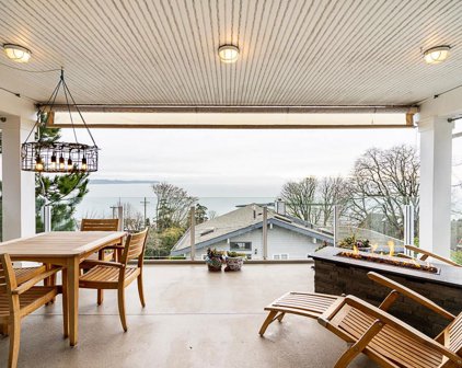 1055 Fir Street, White Rock