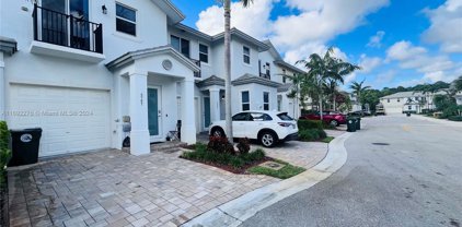 6987 Pines Cir, Coconut Creek