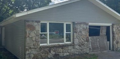 102 Powles Dr, Oakland