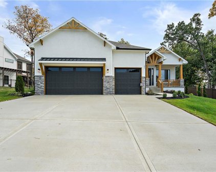 101 NW Ambersham Drive, Lee's Summit