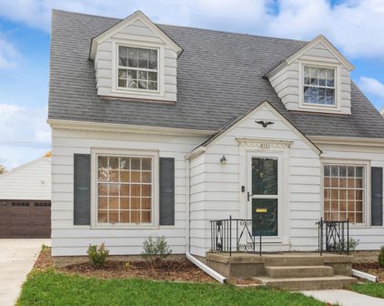 8151 Aberdeen Court, Wauwatosa
