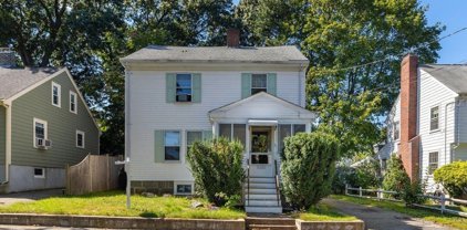 32 Pine Grove St, Milton