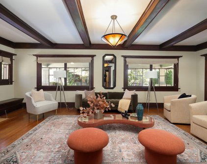 2201  West Blvd, Los Angeles