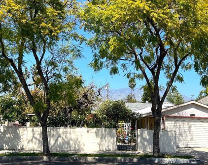 619 619 1/2 E Walnut Avenue, Monrovia