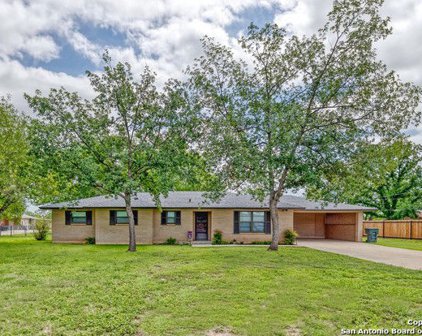 530 Ham Ln, Uvalde