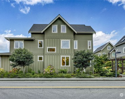 668 Wintersweet Road NE, Bainbridge Island