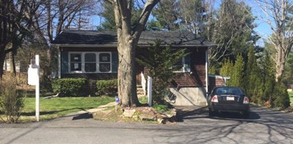 6 Hilltop Drive, Southborough